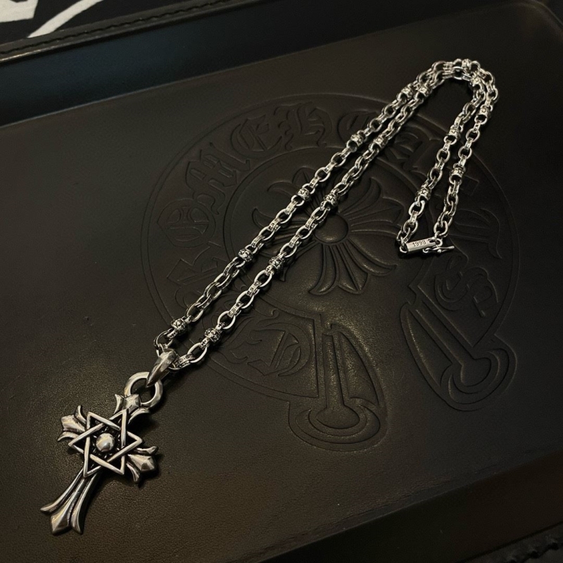 Ch*0me He**ts necklaces